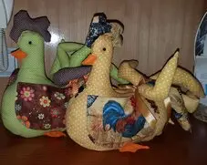 Bonecos galinhas em tecido SoArte, peso de porta SoArte, batente de porta SoArte