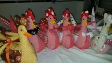 Bonecos galinhas em tecido SoArte, peso de porta SoArte, batente de porta SoArte